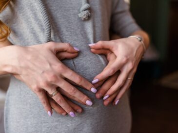 Manicure hybrydowy a ciąża: czy jest bezpieczny dla przyszłych mam?