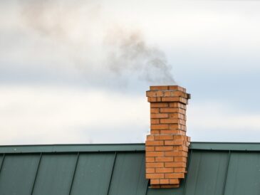 Regulacje dotyczące instalacji kominów dymowych i spalinowych