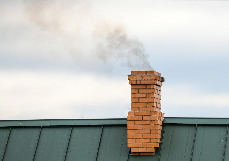 Regulacje dotyczące instalacji kominów dymowych i spalinowych