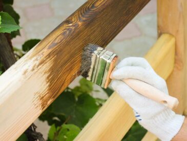 Sposoby na zabezpieczenie drewna przed wilgocią